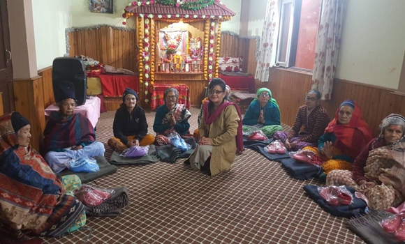 Ms Gita Chhetri, Chairperson of the Gopal-Pramila Trust, distributed 20 blankets (Total cost Rs 10,000) and 20 pairs of slippers (Total Cost Rs 3000) to the elderly women of the 'Divyasewa Niketan Briddhashram'.